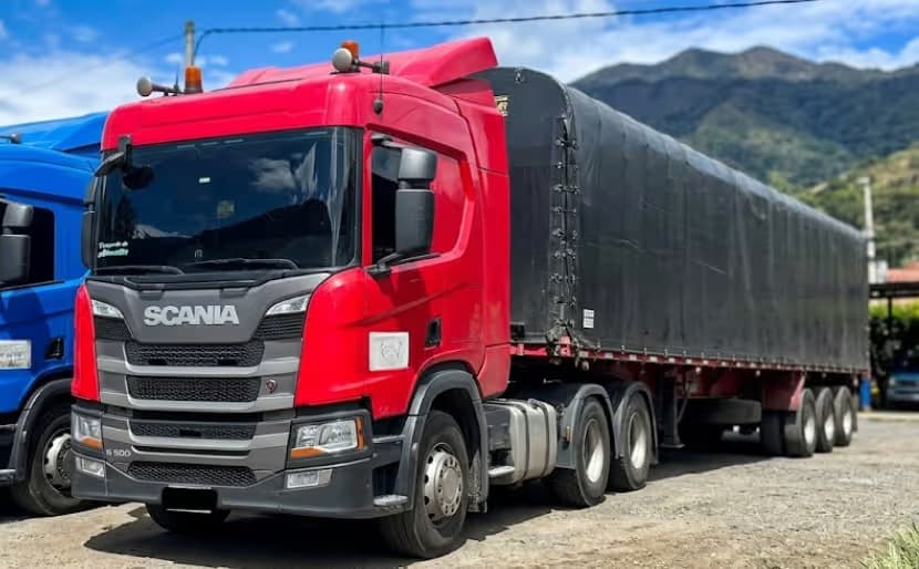 SCANIA 2023 ROJA